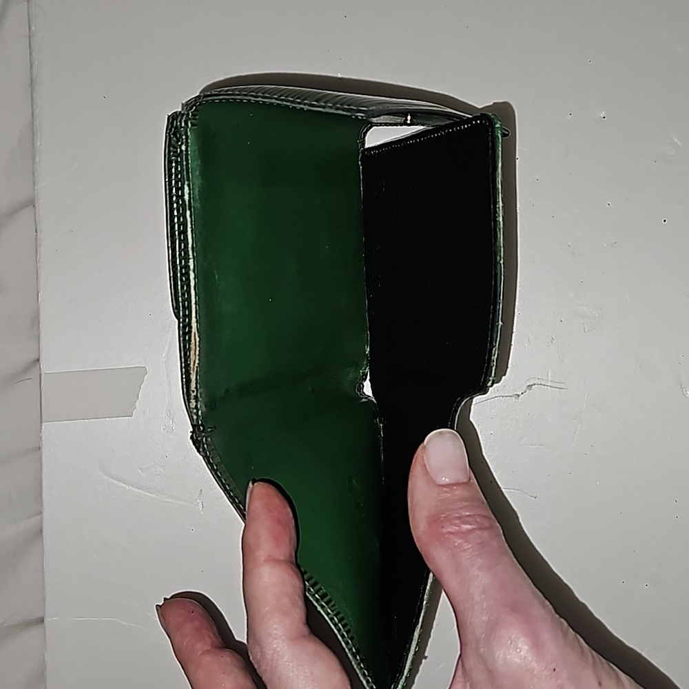 Louis Vuitton Womens Wallet Epi Green Compact Authentic Durable Money Coins - Picture 9 of 12